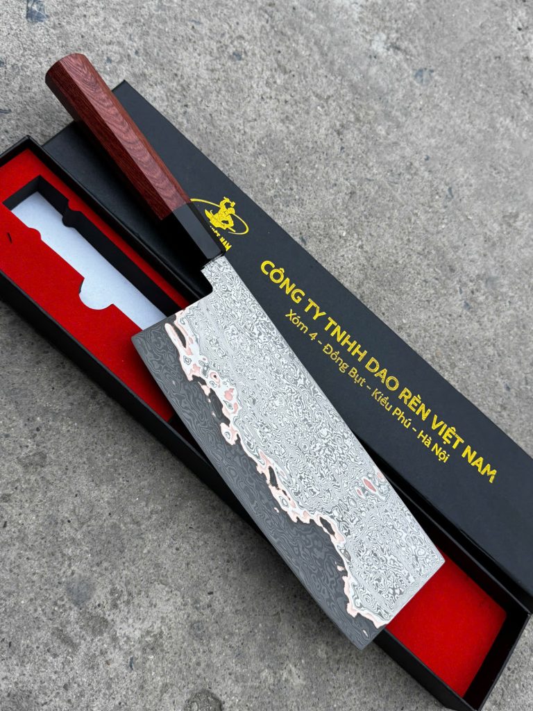 Dao Damascus rèn thủ công, hộp đen in logo Dao Rèn Việt (ảnh 10)